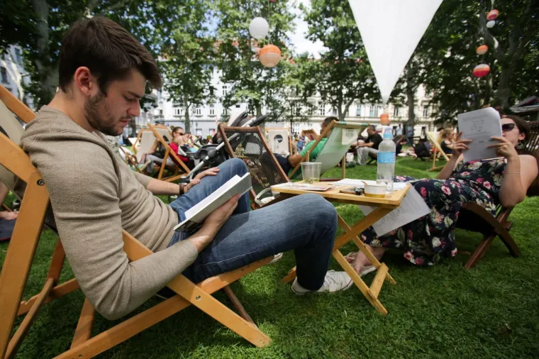 Ljetni ambijent Zagrebačkog mora knjiga privukao brojne posjetitelje