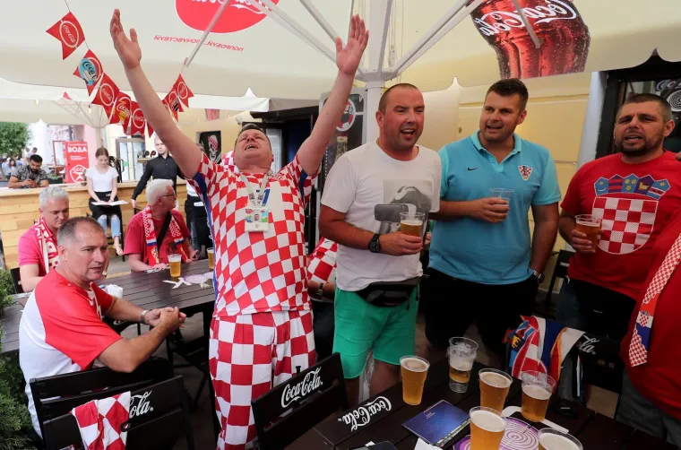 DANCE ČEKA PAKAO, VATRENE ĆE BODRITI KOCKASTA VOJSKA: Hrvatski navijači okupirali Nižnji Novgorod