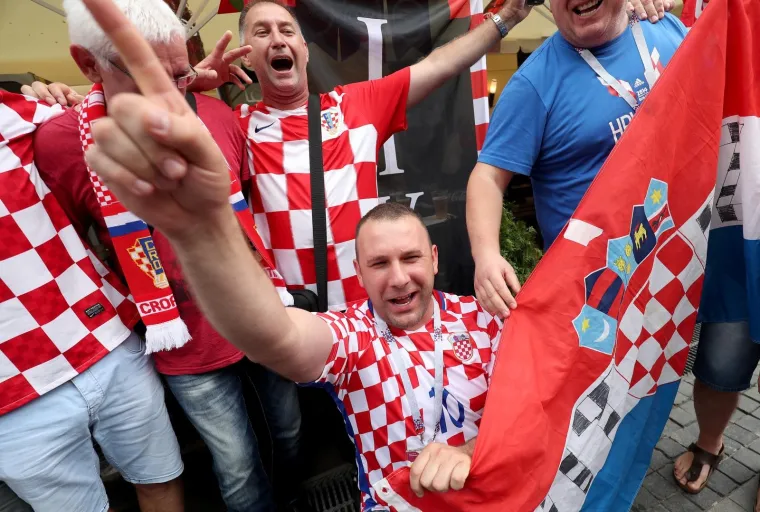 DANCE ČEKA PAKAO, VATRENE ĆE BODRITI KOCKASTA VOJSKA: Hrvatski navijači okupirali Nižnji Novgorod
