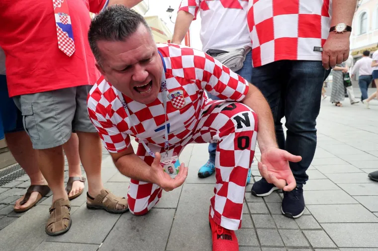 DANCE ČEKA PAKAO, VATRENE ĆE BODRITI KOCKASTA VOJSKA: Hrvatski navijači okupirali Nižnji Novgorod