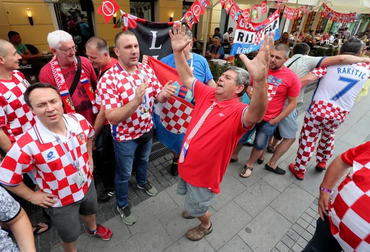 DANCE ČEKA PAKAO, VATRENE ĆE BODRITI KOCKASTA VOJSKA: Hrvatski navijači okupirali Nižnji Novgorod