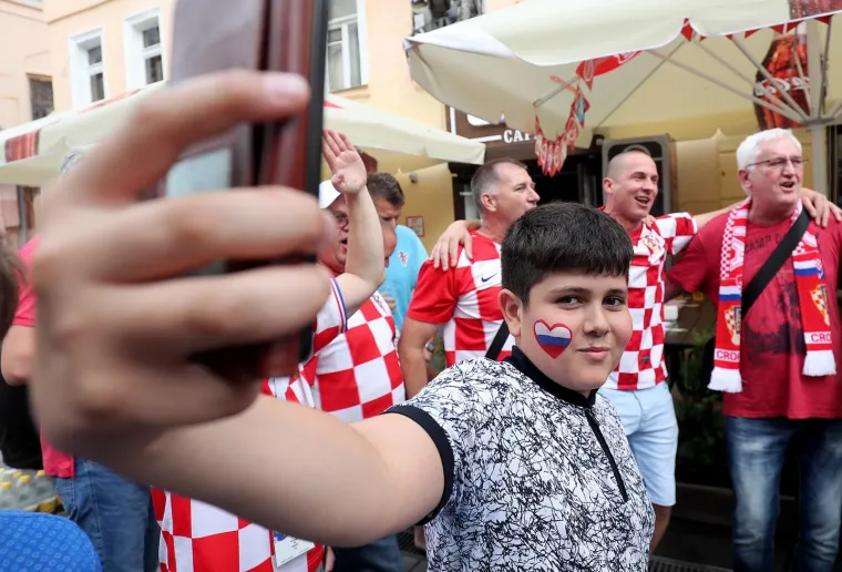 DANCE ČEKA PAKAO, VATRENE ĆE BODRITI KOCKASTA VOJSKA: Hrvatski navijači okupirali Nižnji Novgorod