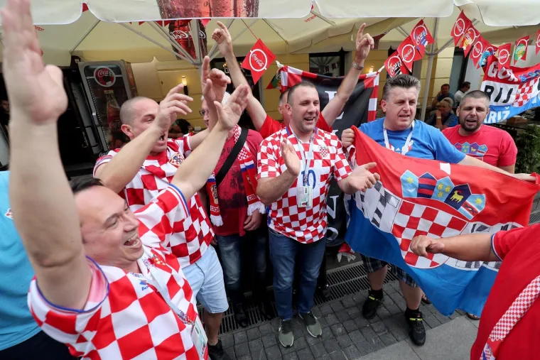 DANCE ČEKA PAKAO, VATRENE ĆE BODRITI KOCKASTA VOJSKA: Hrvatski navijači okupirali Nižnji Novgorod