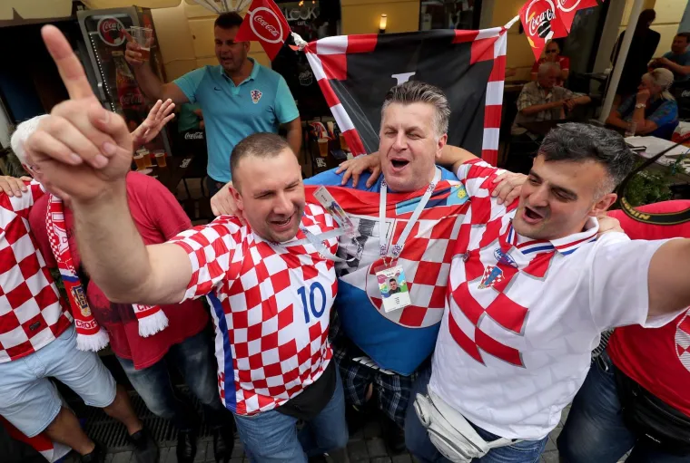 DANCE ČEKA PAKAO, VATRENE ĆE BODRITI KOCKASTA VOJSKA: Hrvatski navijači okupirali Nižnji Novgorod