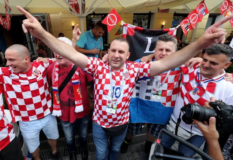 DANCE ČEKA PAKAO, VATRENE ĆE BODRITI KOCKASTA VOJSKA: Hrvatski navijači okupirali Nižnji Novgorod