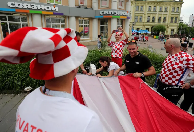 NOVGOROD U HRVATSKIM BOJAMA: Priprema se ogromna &scaron;ahovnica za utakmicu protiv Danske