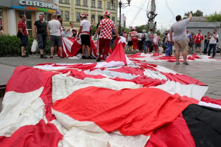 NOVGOROD U HRVATSKIM BOJAMA: Priprema se ogromna &scaron;ahovnica za utakmicu protiv Danske