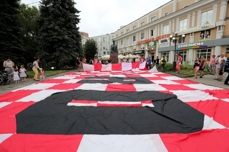 NOVGOROD U HRVATSKIM BOJAMA: Priprema se ogromna &scaron;ahovnica za utakmicu protiv Danske