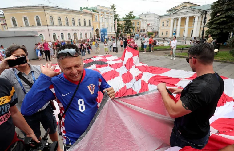 NOVGOROD U HRVATSKIM BOJAMA: Priprema se ogromna &scaron;ahovnica za utakmicu protiv Danske