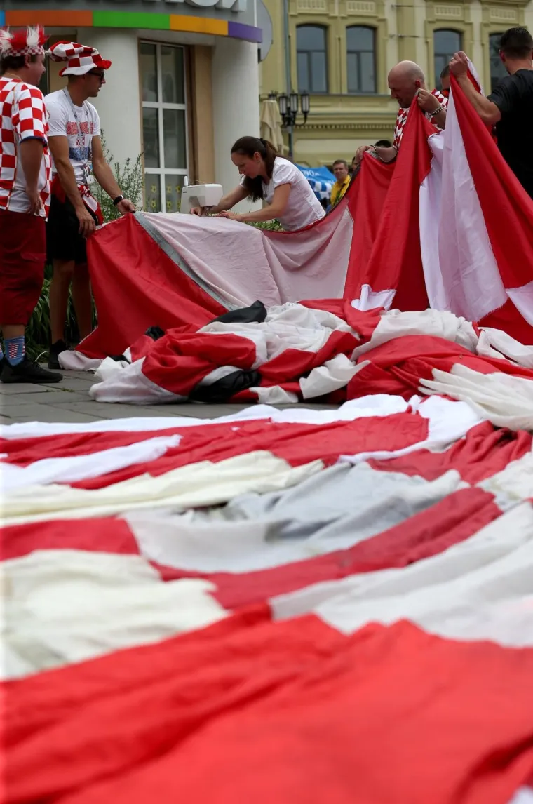 NOVGOROD U HRVATSKIM BOJAMA: Priprema se ogromna &scaron;ahovnica za utakmicu protiv Danske