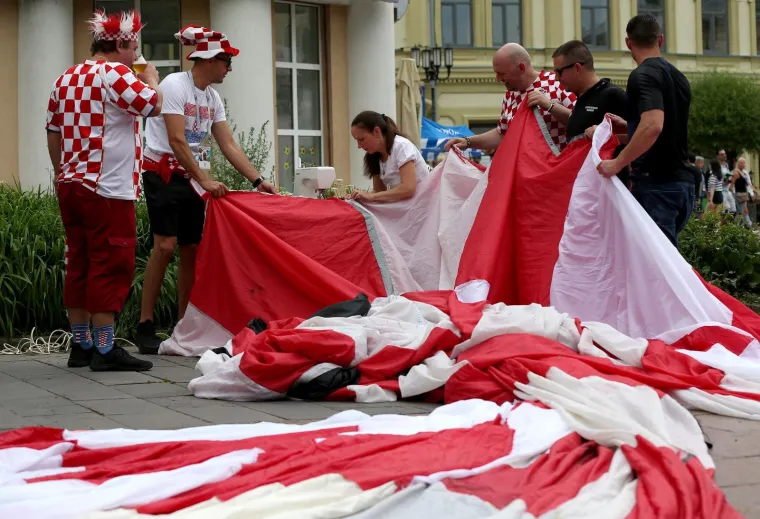 NOVGOROD U HRVATSKIM BOJAMA: Priprema se ogromna &scaron;ahovnica za utakmicu protiv Danske