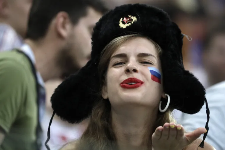 Ni utakmica Hrvatska-Danska nije mogla proći bez lijepih žena u publici