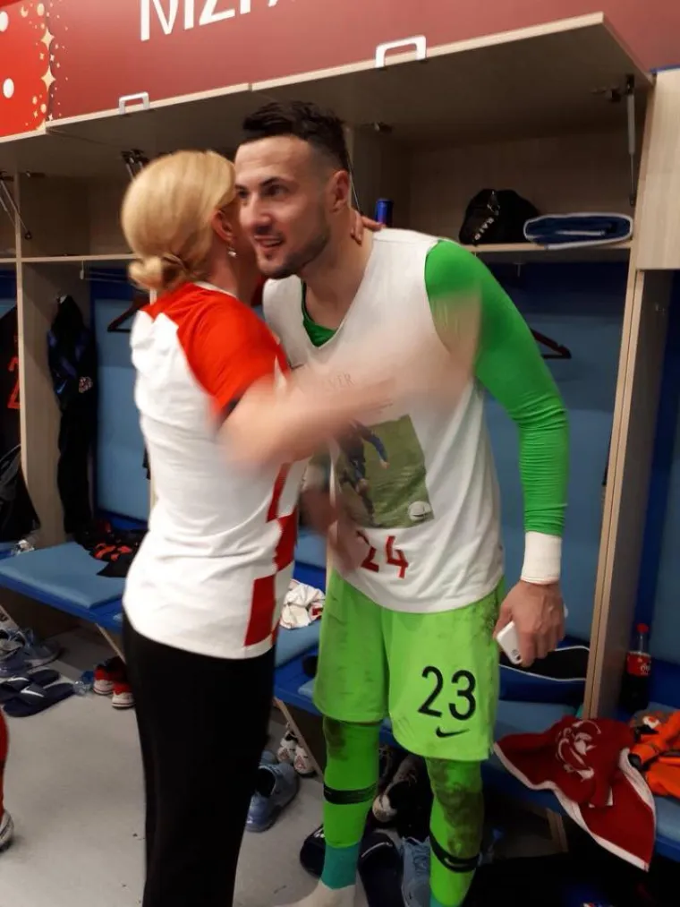 Predsjednica se na Facebooku pohvalila odlaskom u svlačionicu Vatrenih