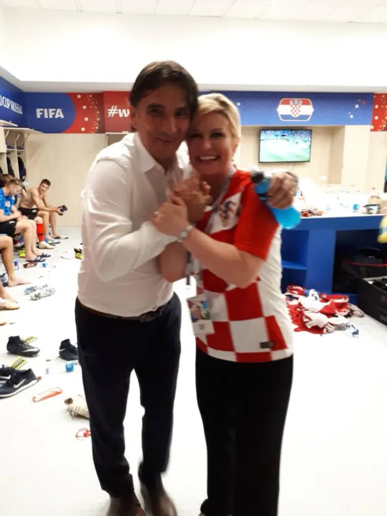 Predsjednica se na Facebooku pohvalila odlaskom u svlačionicu Vatrenih