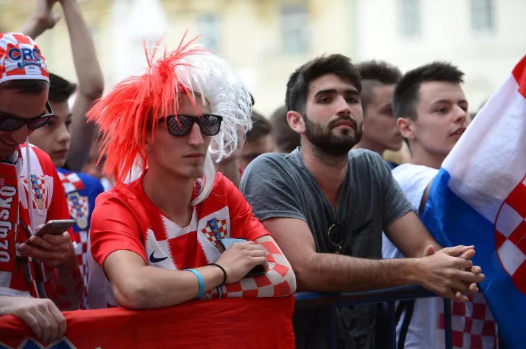 TOTALNA LUDNICA NA GLAVNOM ZAGREBAČKOM TRGU: Ovakvo navijanje sigurno će odvesti Vatrene do pobjede