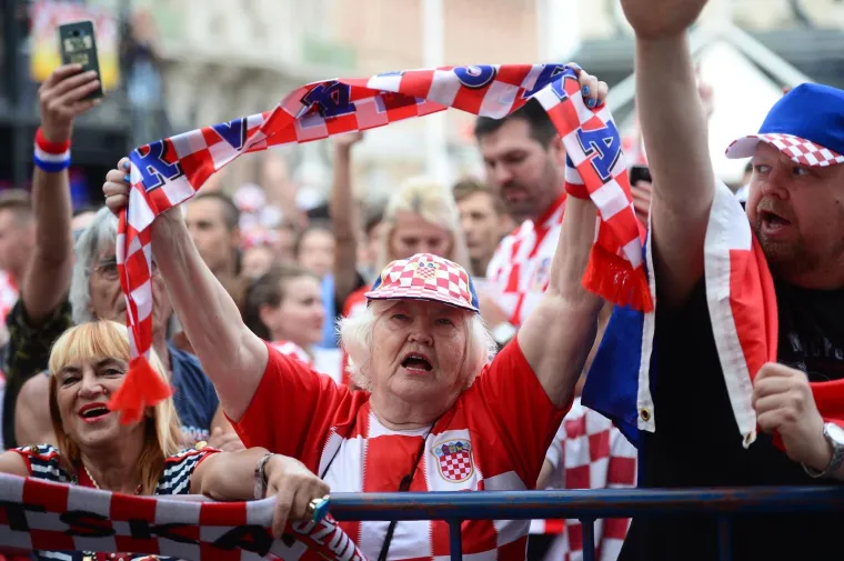 TOTALNA LUDNICA NA GLAVNOM ZAGREBAČKOM TRGU: Ovakvo navijanje sigurno će odvesti Vatrene do pobjede