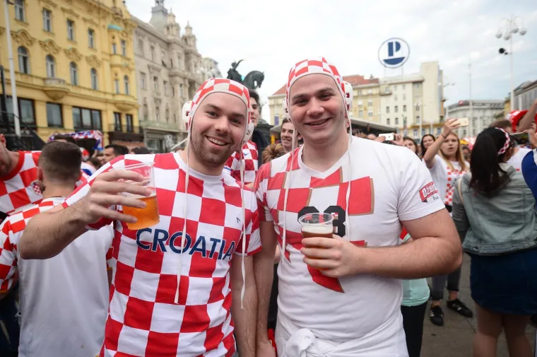 TOTALNA LUDNICA NA GLAVNOM ZAGREBAČKOM TRGU: Ovakvo navijanje sigurno će odvesti Vatrene do pobjede