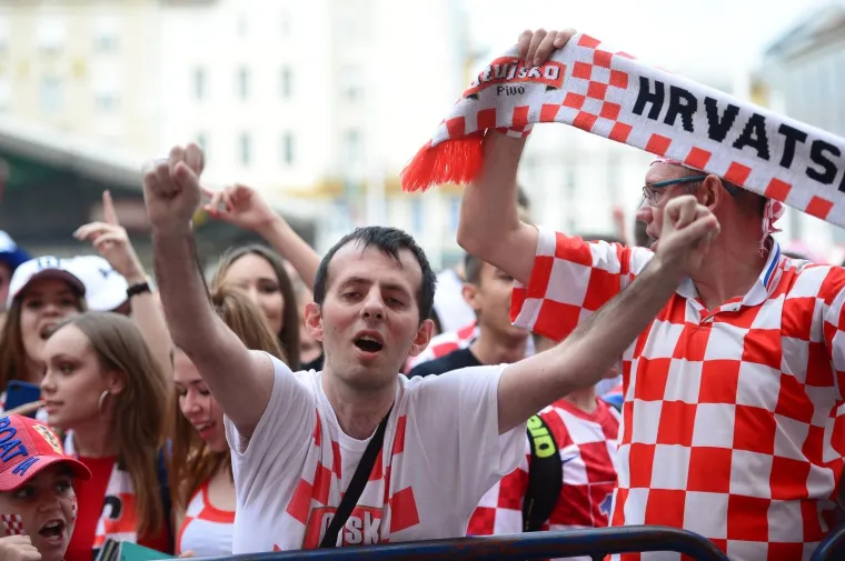 TOTALNA LUDNICA NA GLAVNOM ZAGREBAČKOM TRGU: Ovakvo navijanje sigurno će odvesti Vatrene do pobjede