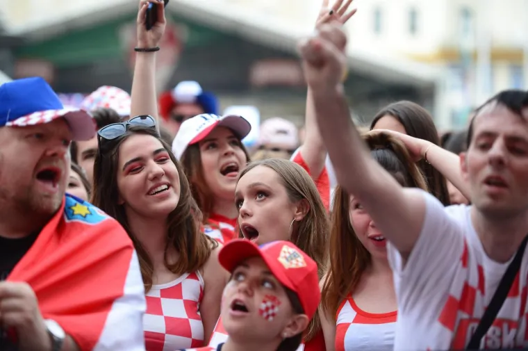 TOTALNA LUDNICA NA GLAVNOM ZAGREBAČKOM TRGU: Ovakvo navijanje sigurno će odvesti Vatrene do pobjede