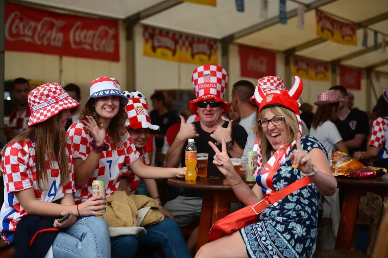 TOTALNA LUDNICA NA GLAVNOM ZAGREBAČKOM TRGU: Ovakvo navijanje sigurno će odvesti Vatrene do pobjede