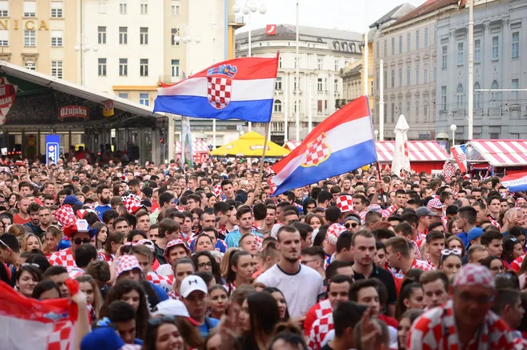 TOTALNA LUDNICA NA GLAVNOM ZAGREBAČKOM TRGU: Ovakvo navijanje sigurno će odvesti Vatrene do pobjede