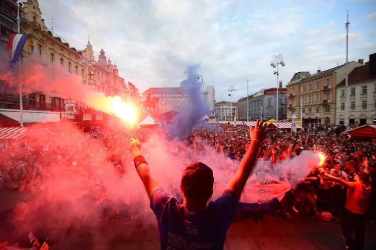 TOTALNA LUDNICA NA GLAVNOM ZAGREBAČKOM TRGU: Ovakvo navijanje sigurno će odvesti Vatrene do pobjede