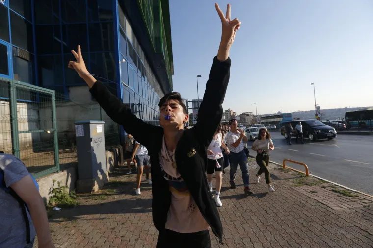 Istanbul: Policajci rastjerivali okupljene na LGBT Prideu gumenim mecima