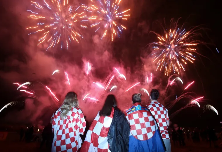 Vatromet su nekoliko minuta iza ponoći pratili i navijači za koje je Mirnovac pripremio nezaboravnu završnicu festivala.