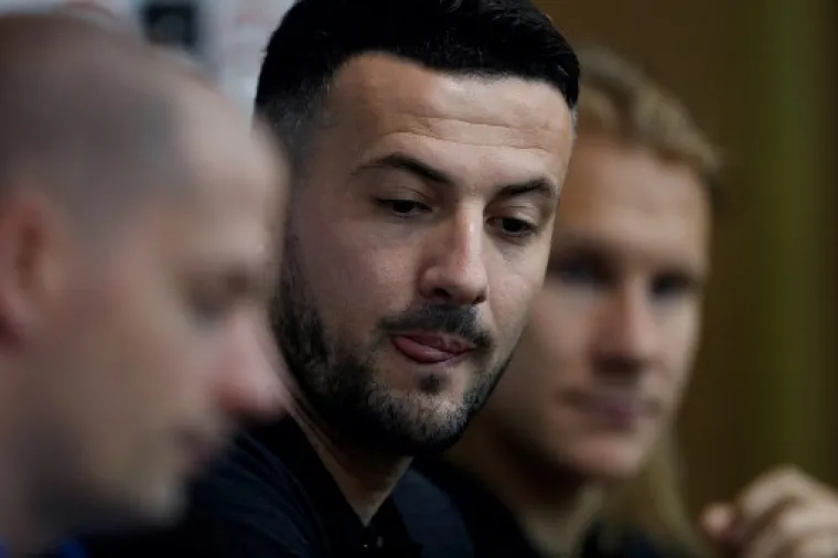 SUZE ZA PRIJATELJA: Suba&scaron;ić se slomio na presici u Sočiju