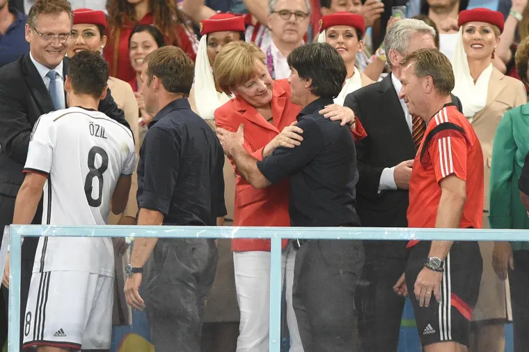 Ba&scaron; poput Grabar-Kitarović: Angela Merkel slavila s igračima u svlačionici nakon pobjede 2014. u Brazilu