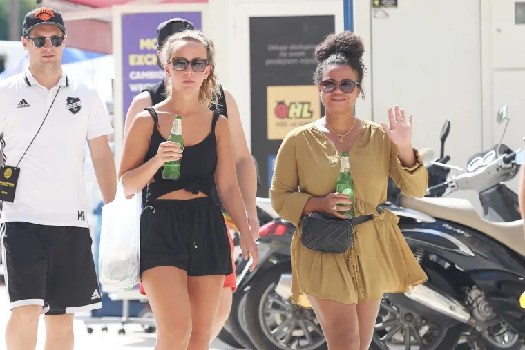 ZGODNE TURISTKINJE PREPLAVILE ŠIBENIK: Počela je prava sezone, a s njom i ovaj kruzer