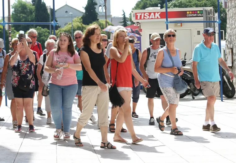 Dolaskom kruzera grad preplavio veliki broj turista