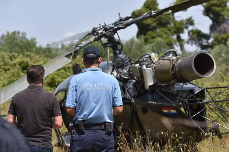 NA ZLARINU PRISILNO SLETIO HELIKOPTER: Sve se dogodilo zbog kvara u motoru, dvije osobe su lakše ozlijeđne