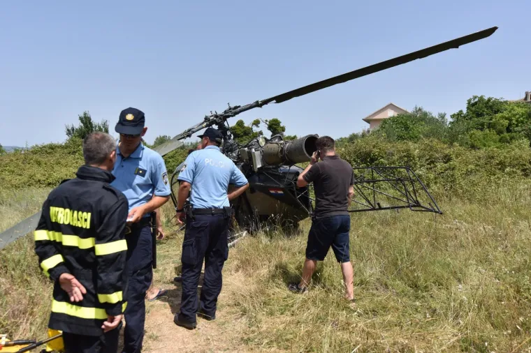 NA ZLARINU PRISILNO SLETIO HELIKOPTER: Sve se dogodilo zbog kvara u motoru, dvije osobe su lakše ozlijeđne