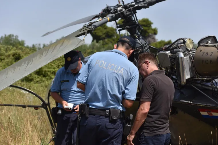 NA ZLARINU PRISILNO SLETIO HELIKOPTER: Sve se dogodilo zbog kvara u motoru, dvije osobe su lakše ozlijeđne