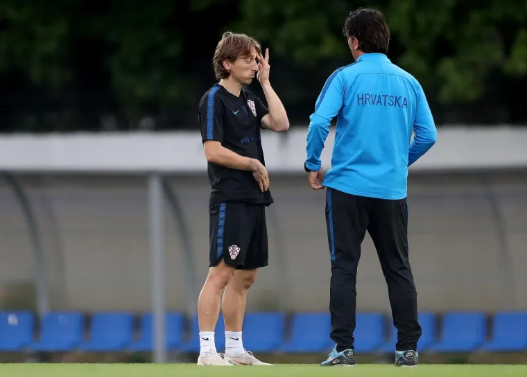 Izbornik Dalić i kapetan Modrić uočeni su kako razgovaraju za vrjeme treninga. Izbornik je Modriću obja&scaron;njavao taktičke zadatke za četvrtfinalni ogled.