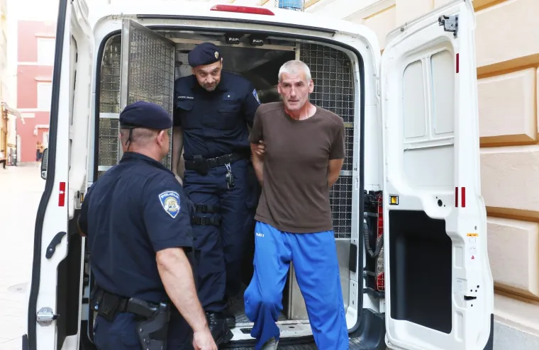 Uhićen muškarac koji je bacio bombu u dvorište policije u Zadru