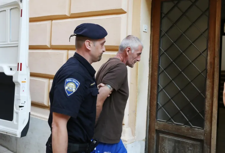 Uhićen muškarac koji je bacio bombu u dvorište policije u Zadru
