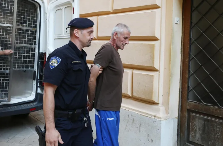 Uhićen muškarac koji je bacio bombu u dvorište policije u Zadru