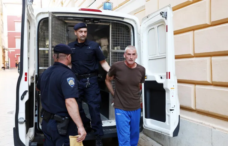 Uhićen muškarac koji je bacio bombu u dvorište policije u Zadru