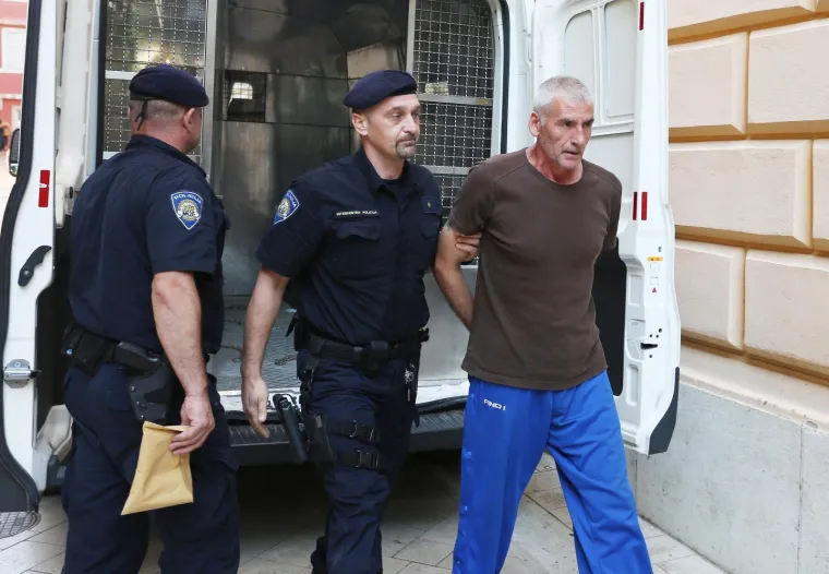 Uhićen muškarac koji je bacio bombu u dvorište policije u Zadru