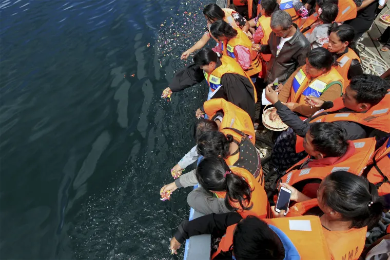 Potonuo trajekt u Indoneziji