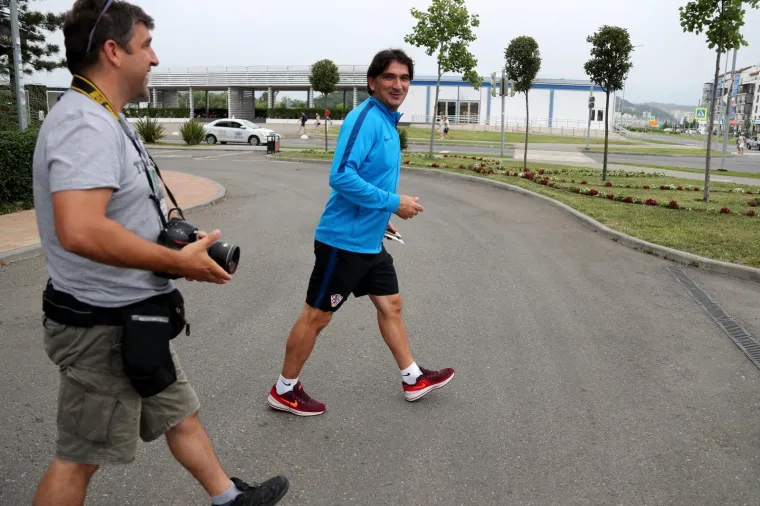 Vidno raspoložen: Zlatko Dalić u kafiću se družio s novinarima