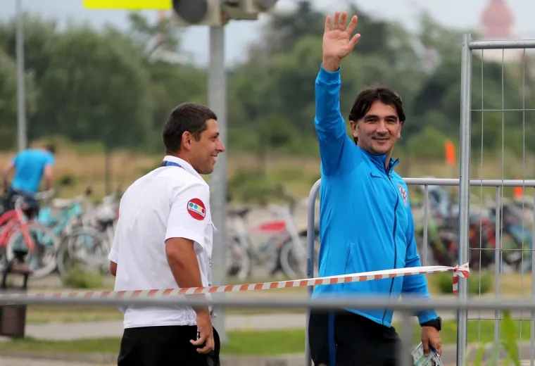 Vidno raspoložen: Zlatko Dalić u kafiću se družio s novinarima