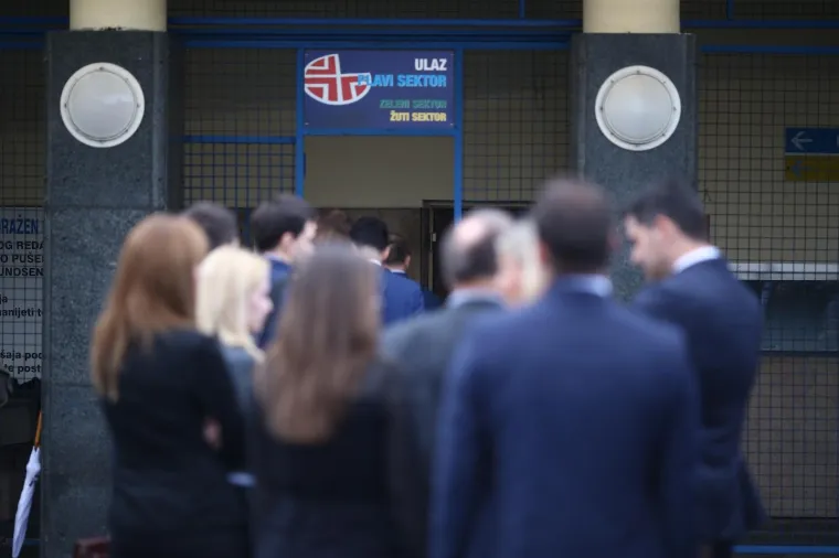 U TIJEKU JE ROČI&Scaron;TE ZA AGROKOR: Vjerovnici se okupili ispred dvorane Dražen Petrović, danas će glasovati o nagodbi