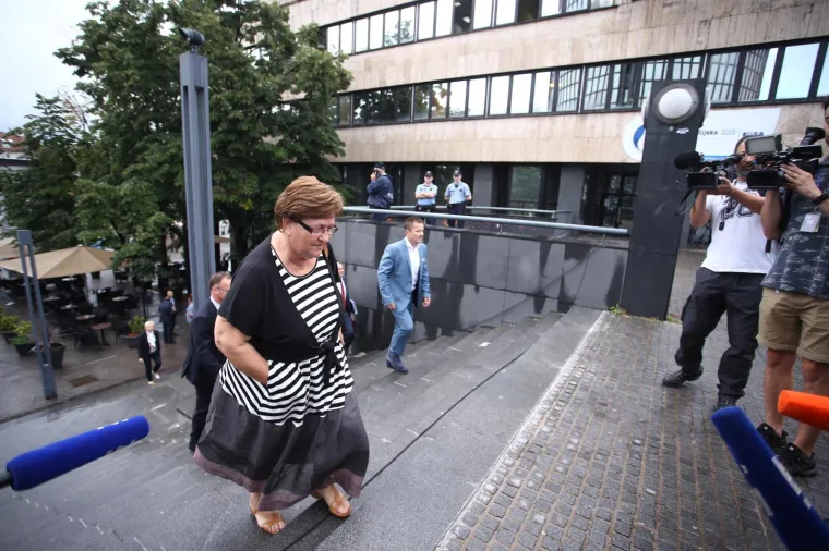 U TIJEKU JE ROČI&Scaron;TE ZA AGROKOR: Vjerovnici se okupili ispred dvorane Dražen Petrović, danas će glasovati o nagodbi