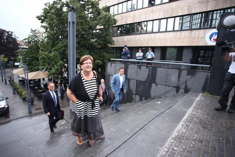 U TIJEKU JE ROČI&Scaron;TE ZA AGROKOR: Vjerovnici se okupili ispred dvorane Dražen Petrović, danas će glasovati o nagodbi