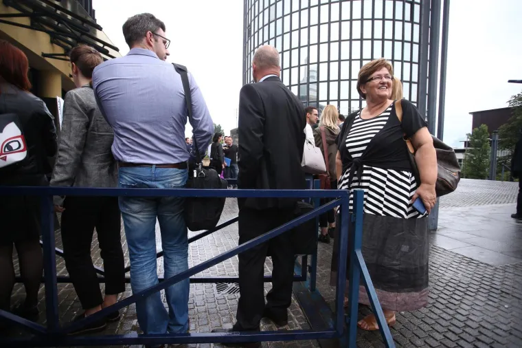 U TIJEKU JE ROČI&Scaron;TE ZA AGROKOR: Vjerovnici se okupili ispred dvorane Dražen Petrović, danas će glasovati o nagodbi