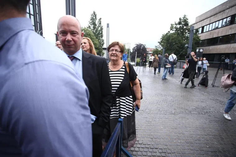 U TIJEKU JE ROČI&Scaron;TE ZA AGROKOR: Vjerovnici se okupili ispred dvorane Dražen Petrović, danas će glasovati o nagodbi