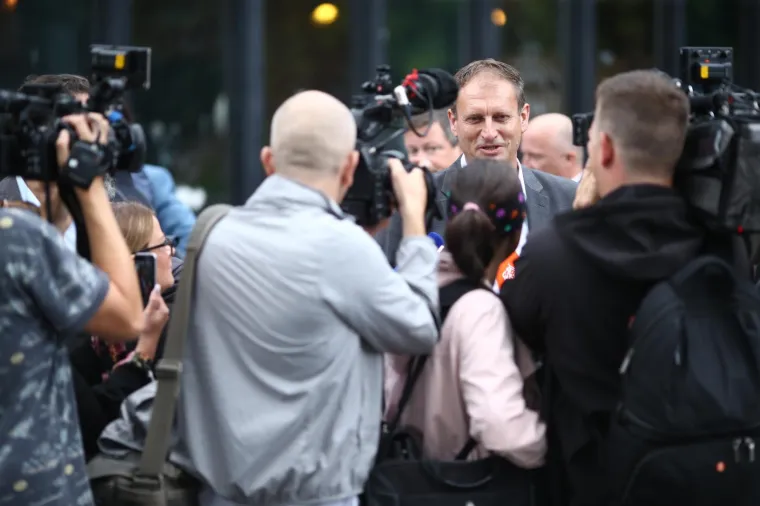 U TIJEKU JE ROČI&Scaron;TE ZA AGROKOR: Vjerovnici se okupili ispred dvorane Dražen Petrović, danas će glasovati o nagodbi